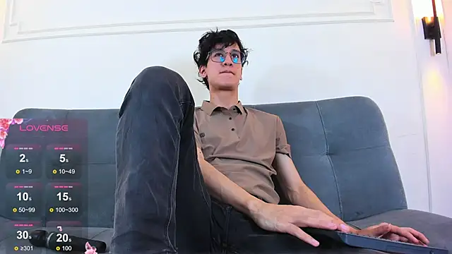 Snapshot of Cum_hunters chatting on May 31, 3:26 am Cum hunters online show from May 31, 3:26 am