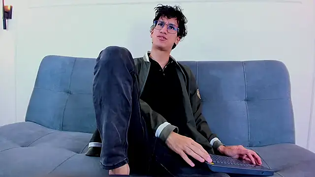 Snapshot of Cum_hunters chatting on June 4, 3:12 am Cum hunters online show from June 4, 3:12 am