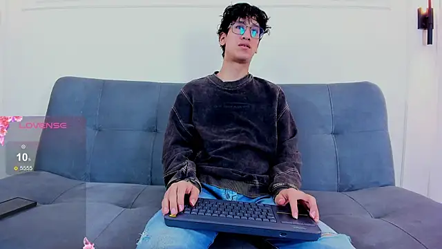 Snapshot of Cum_hunters chatting on June 6, 3:11 am Cum hunters online show from June 6, 3:11 am