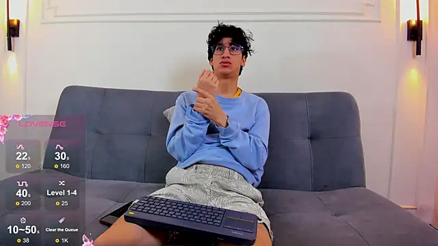 Snapshot of Cum_hunters chatting on June 24, 3:16 am Cum hunters online show from June 24, 3:16 am