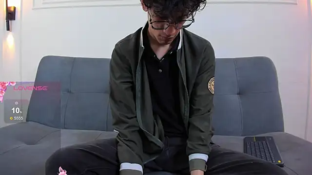 Snapshot of Cum_hunters chatting on June 25, 3:17 am Cum hunters online show from June 25, 3:17 am