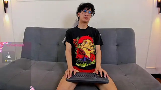 Snapshot of Cum_hunters chatting on June 28, 3:23 am Cum hunters online show from June 28, 3:23 am