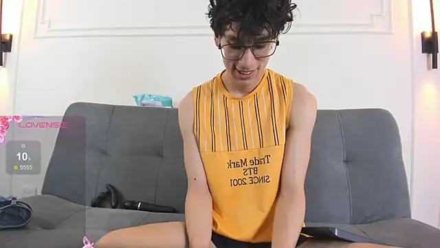 Snapshot of Cum_hunters chatting on July 2, 3:17 am Cum hunters online show from July 2, 3:17 am