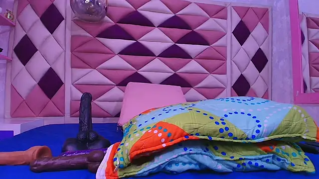 Auroraa miller online show from November 9, 12:03 pm