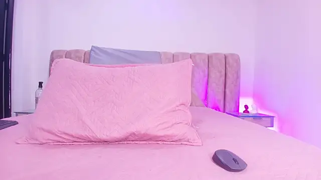 Auroraa miller online show from November 29, 11:57 am