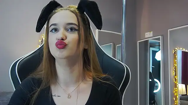 Snapshot of Eva_Lovvia_ chatting on January 23, 9:18 pm Eva Lovvia  online show from January 23, 9:18 pm