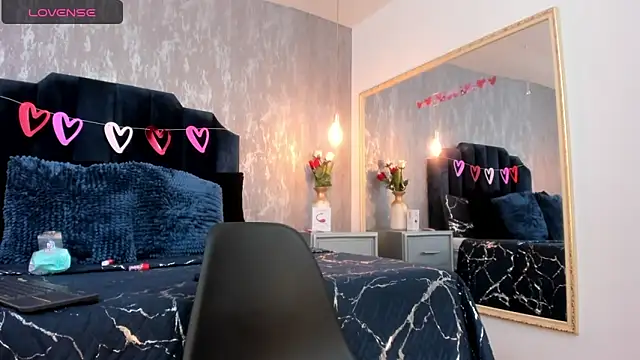 Isis ariany  online show from March 12, 12:36 pm