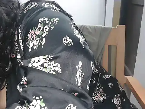 kissingcurvy online show from February 10, 7:12 am