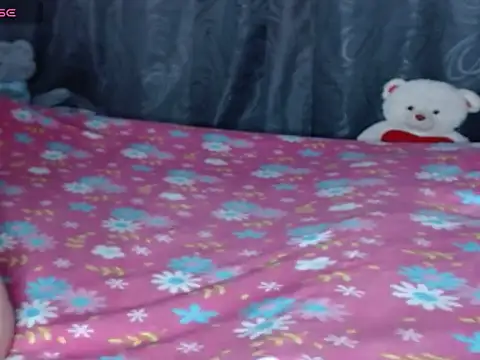 Snapshot of stefany_pablo1 chatting on November 12, 1:44 pm stefany pablo1 online show from November 12, 1:44 pm