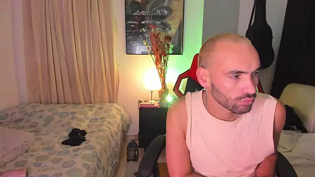 Snapshot of darkdesire_01 chatting on January 19, 11:21 pm darkdesire 01 online show from January 19, 11:21 pm