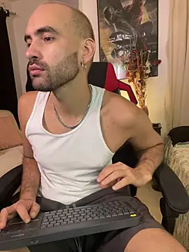 Snapshot of darkdesire_01 chatting on March 8, 12:11 am darkdesire 01 online show from March 8, 12:11 am