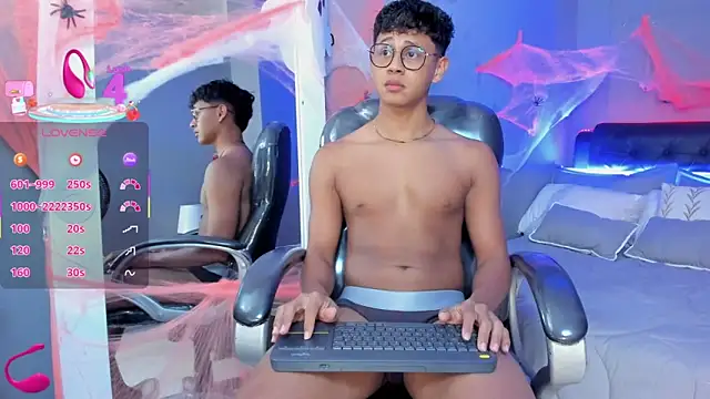 Snapshot of Dawn16_ chatting on October 31, 9:05 pm Dawn16 online show from October 31, 9:05 pm