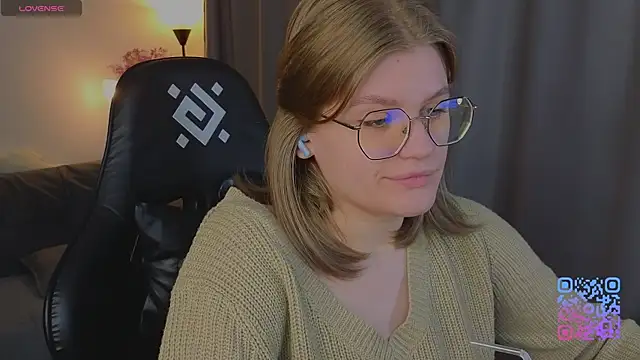  JessieVibes online show from June 13, 1:42 pm