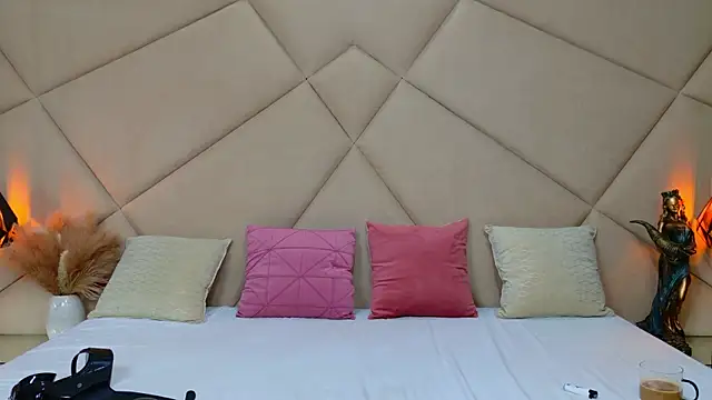 ChloeFrost online show from October 22, 5:19 am