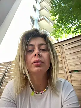 Snapshot of ChloeFrost chatting on June 14, 5:20 am ChloeFrost online show from June 14, 5:20 am