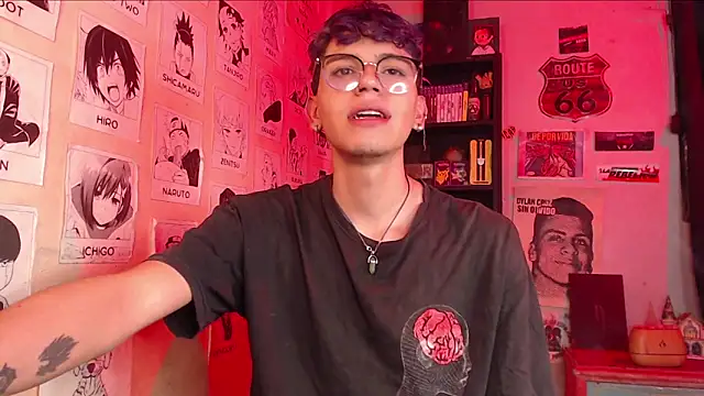 Snapshot of Mickey_Magic chatting on February 8, 12:38 am Mickey Magic online show from February 8, 12:38 am