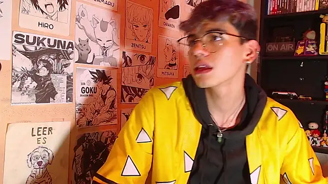 Snapshot of Mickey_Magic chatting on March 5, 7:27 am Mickey Magic online show from March 5, 7:27 am