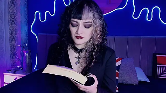 JeanneSabatier online show from June 6, 7:40 pm