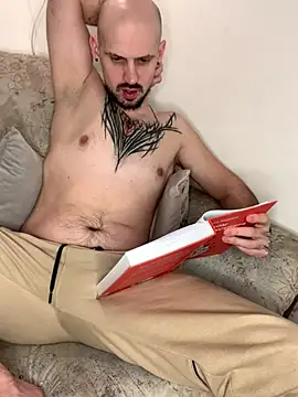 AssHunter4k online show from February 15, 9:26 pm