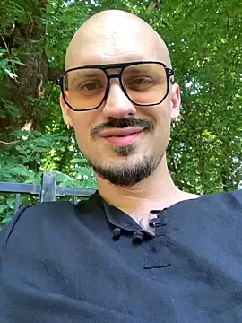 Snapshot of AssHunter4k chatting on June 9, 7:09 am AssHunter4k online show from June 9, 7:09 am