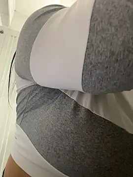 Snapshot of Miia_Jazmin chatting on November 13, 5:12 pm Miia Jazmin online show from November 13, 5:12 pm