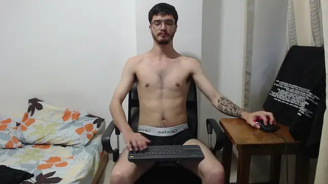 Snapshot of Aleex_Miller chatting on November 6, 4:02 am Aleex Miller online show from November 6, 4:02 am