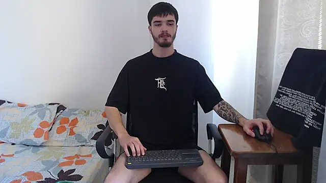 Snapshot of Aleex_Miller chatting on November 7, 4:18 pm Aleex Miller online show from November 7, 4:18 pm