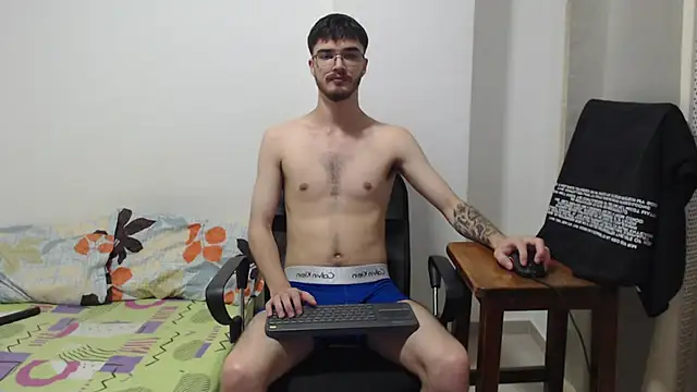 Snapshot of Aleex_Miller chatting on November 22, 1:04 am Aleex Miller online show from November 22, 1:04 am