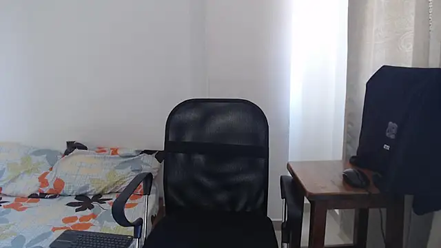 Snapshot of Aleex_Miller chatting on November 25, 4:51 pm Aleex Miller online show from November 25, 4:51 pm