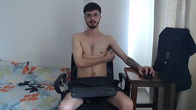 Snapshot of Aleex_Miller chatting on November 28, 3:36 pm Aleex Miller online show from November 28, 3:36 pm