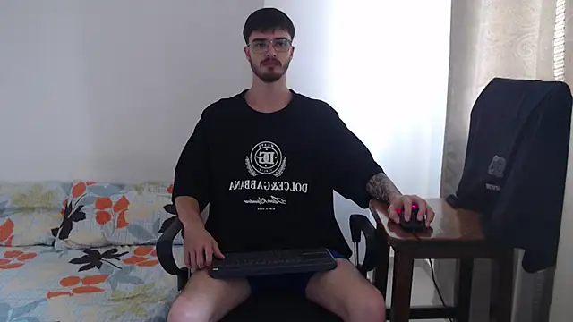 Snapshot of Aleex_Miller chatting on November 30, 10:03 pm Aleex Miller online show from November 30, 10:03 pm