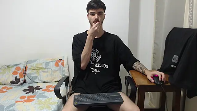 Snapshot of Aleex_Miller chatting on December 1, 10:09 am Aleex Miller online show from December 1, 10:09 am