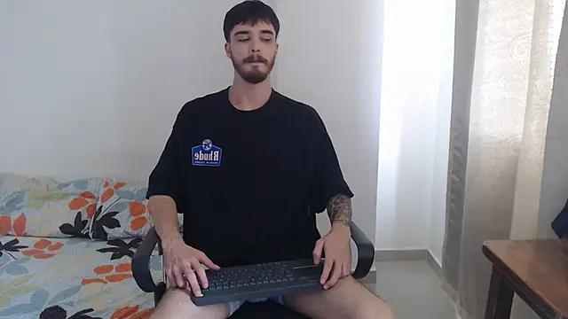 Snapshot of Aleex_Miller chatting on December 2, 2:34 pm Aleex Miller online show from December 2, 2:34 pm