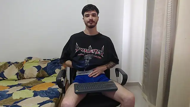 Snapshot of Aleex_Miller chatting on December 3, 11:52 am Aleex Miller online show from December 3, 11:52 am