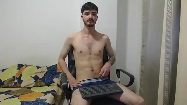 Snapshot of Aleex_Miller chatting on December 14, 12:05 am Aleex Miller online show from December 14, 12:05 am