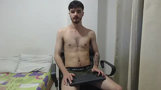 Snapshot of Aleex_Miller chatting on December 15, 11:42 pm Aleex Miller online show from December 15, 11:42 pm