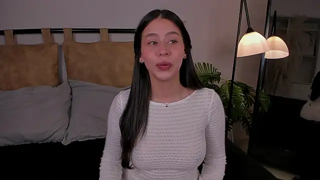 hannah brady online show from September 18, 10:45 pm