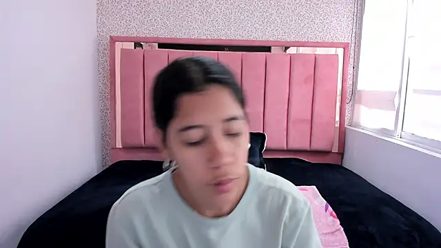 Snapshot of Connie_Bell chatting on December 20, 7:43 pm Connie Bell online show from December 20, 7:43 pm