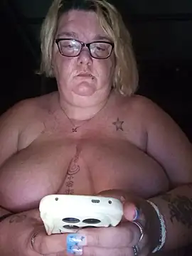 Snapshot of diosacurvy1984 chatting on June 19, 11:08 pm diosacurvy1984 online show from June 19, 11:08 pm