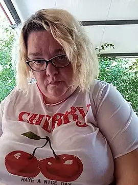 Snapshot of diosacurvy1984 chatting on July 7, 10:08 am diosacurvy1984 online show from July 7, 10:08 am