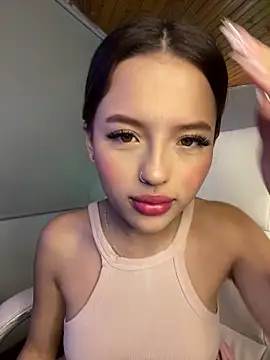 Snapshot of Sofia18_pinkk chatting on October 7, 10:29 pm Sofia18 pinkk online show from October 7, 10:29 pm