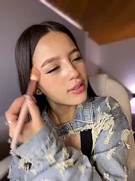 Snapshot of Sofia18_pinkk chatting on November 22, 8:41 pm Sofia18 pinkk online show from November 22, 8:41 pm