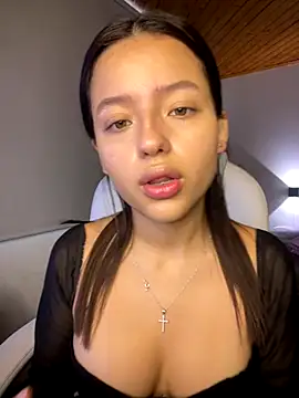 Snapshot of Sofia18_pinkk chatting on November 24, 8:30 pm Sofia18 pinkk online show from November 24, 8:30 pm