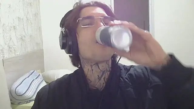 Snapshot of smokingink chatting on June 11, 12:54 am smokingink online show from June 11, 12:54 am