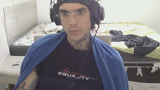 Snapshot of smokingink chatting on June 25, 10:42 am smokingink online show from June 25, 10:42 am