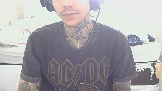 Snapshot of smokingink chatting on July 21, 2:19 pm smokingink online show from July 21, 2:19 pm