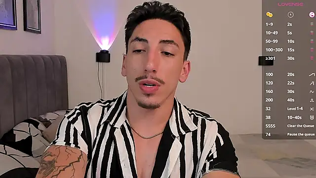 Snapshot of dylanspencer28 chatting on February 22, 11:13 pm dylanspencer28 online show from February 22, 11:13 pm