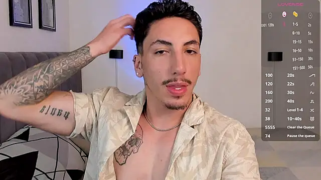 Snapshot of dylanspencer28 chatting on March 4, 11:32 pm dylanspencer28 online show from March 4, 11:32 pm