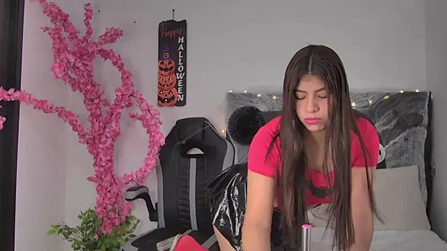 Snapshot of AmandaBrooks_18 chatting on October 6, 3:26 am AmandaBrooks 18 online show from October 6, 3:26 am