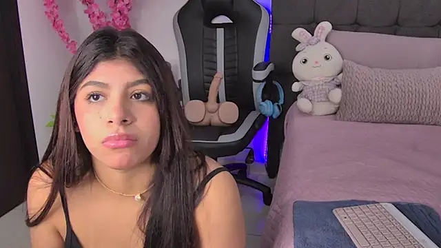 Snapshot of AmandaBrooks_18 chatting on November 16, 10:26 pm AmandaBrooks 18 online show from November 16, 10:26 pm